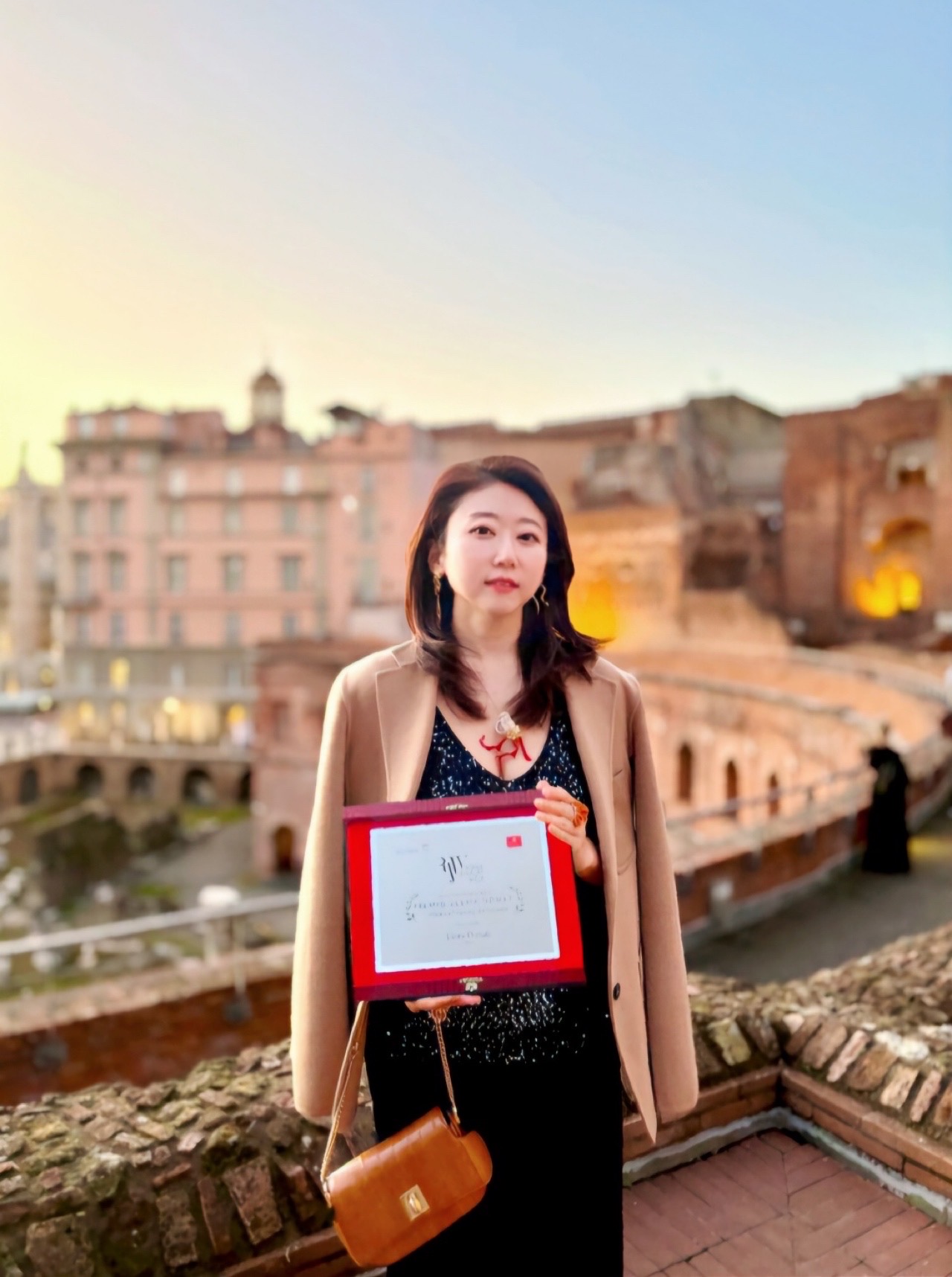 Designer Youngsun Nam receiving the International Artist Award at Rome Jewelry Week